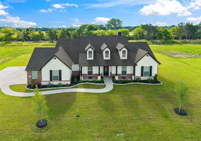 Photo 2 of Single family home for sale at 133 Aiden Dr, Waxahachie, TX 75165 | MLS# 21292953 | Listing updated on 2026-09-10