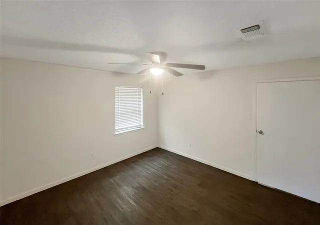 Photo 4 of Sale Pending at 3008 Farrell Ln, Fort Worth, TX 76119 | MLS# 21292781 | Listing updated on 2026-09-08