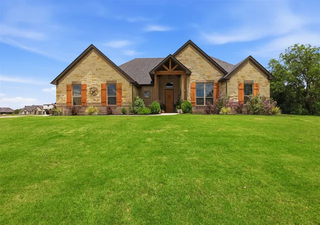 Photo 1 of Single family home for sale at 915 Taylor Br, Springtown, TX 76082 | MLS# 21293049 | Listing updated on 2026-09-13