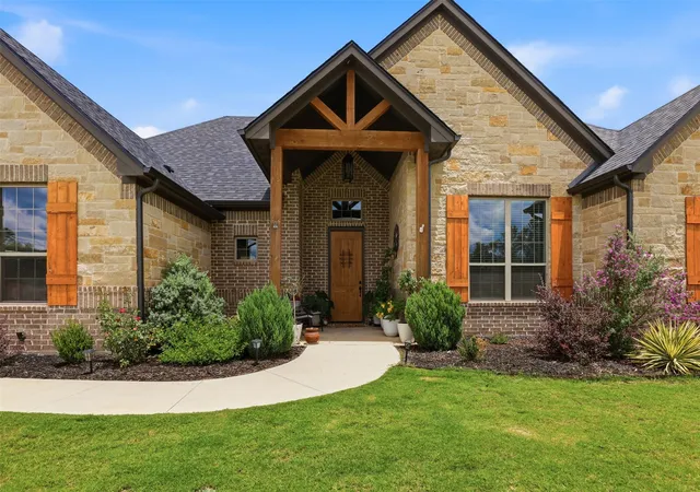 Photo 3 of Single family home for sale at 915 Taylor Br, Springtown, TX 76082 | MLS# 21293049 | Listing updated on 2026-09-13
