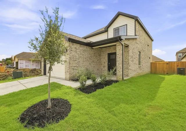 Photo 2 of Single family home for sale at 1709 Romans Rd, Ennis, TX 75119 | MLS# 21293259 | Listing updated on 2026-09-12