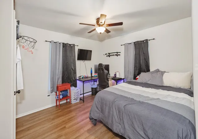 Photo 3 of Single family home for sale at 709 W Live Oak St, Alvord, TX 76225 | MLS# 21293243 | Listing updated on 2026-09-22