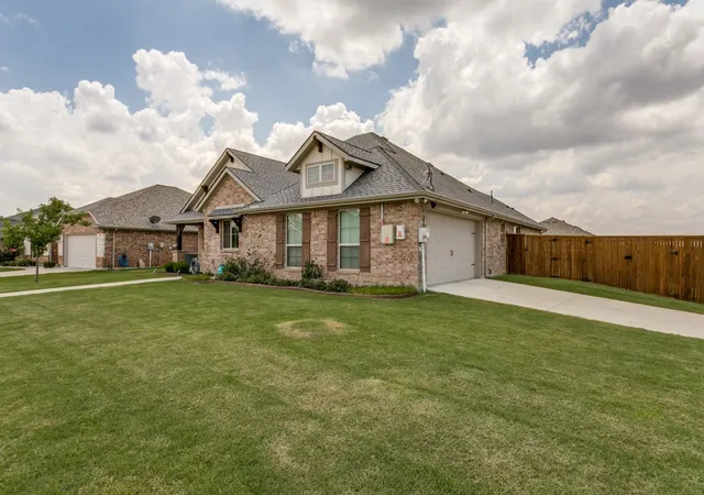 Photo 2 of Sale Pending at 3912 Kensington Dr, Sanger, TX 76266 | MLS# 21292651 | Listing updated on 2026-07-28