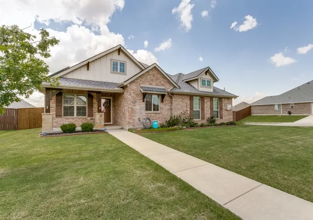 Photo 3 of Sale Pending at 3912 Kensington Dr, Sanger, TX 76266 | MLS# 21292651 | Listing updated on 2026-07-28