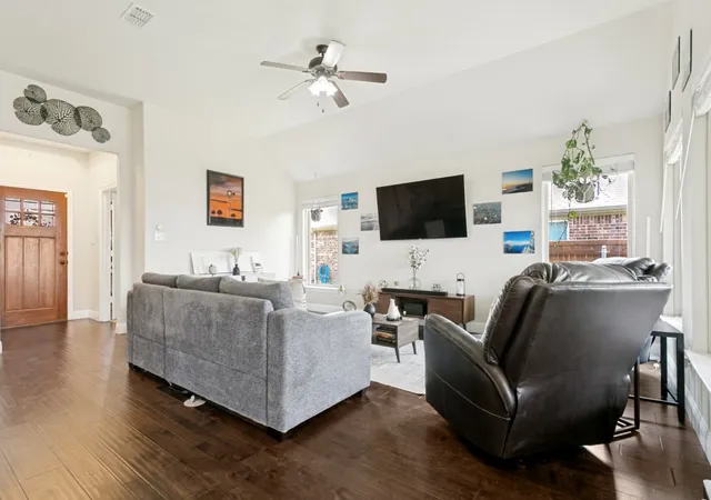 Photo 3 of Sale Pending at 3912 Kensington Dr, Sanger, TX 76266 | MLS# 21292651 | Listing updated on 2026-07-28