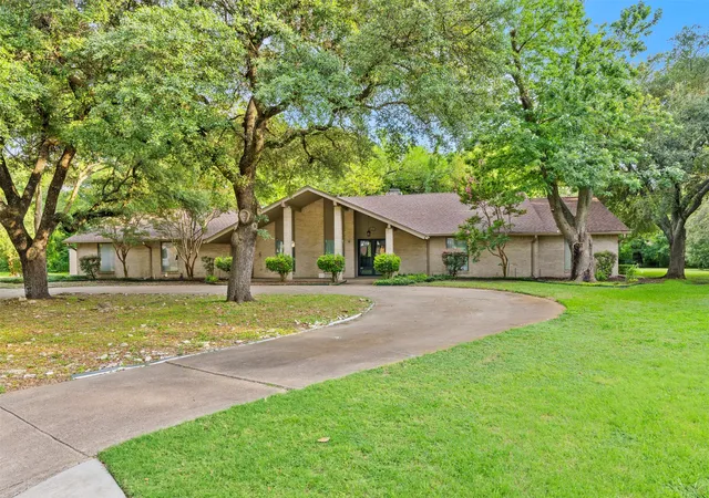 Photo 1 of Sale Pending at 802 Rock Canyon Dr, Duncanville, TX 75137 | MLS# 21287649 | Listing updated on 2026-08-31
