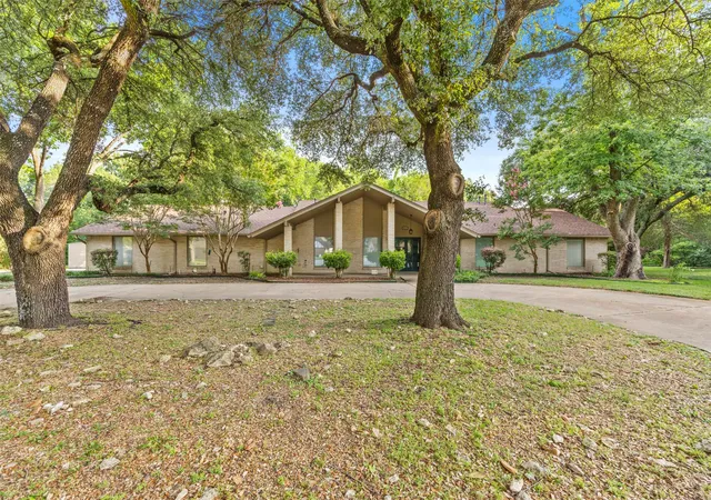 Photo 2 of Sale Pending at 802 Rock Canyon Dr, Duncanville, TX 75137 | MLS# 21287649 | Listing updated on 2026-08-31