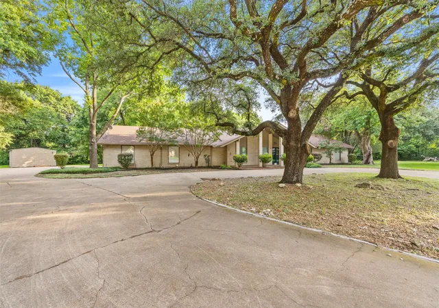 Photo 2 of Sale Pending at 802 Rock Canyon Dr, Duncanville, TX 75137 | MLS# 21287649 | Listing updated on 2026-08-31
