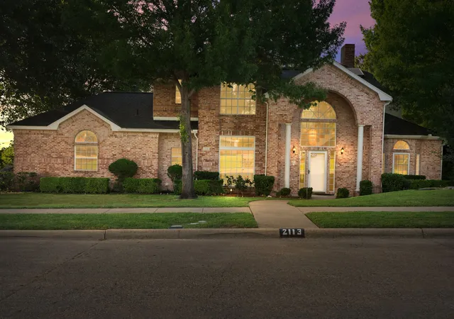 Photo 1 of Sale Pending at 2113 Valley View Dr, Cedar Hill, TX 75104 | MLS# 21290365 | Listing updated on 2026-09-07