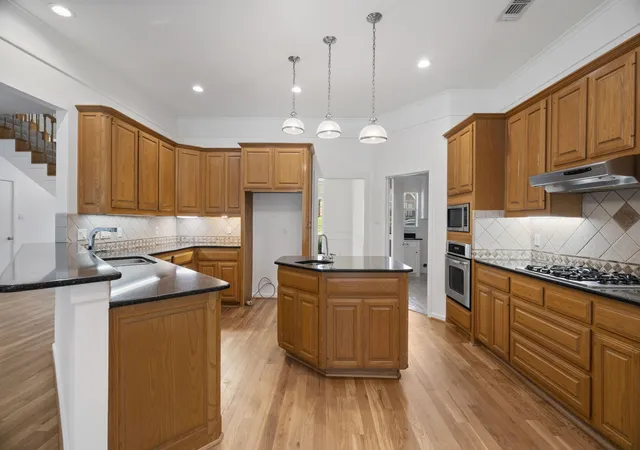 Photo 3 of Sale Pending at 2113 Valley View Dr, Cedar Hill, TX 75104 | MLS# 21290365 | Listing updated on 2026-09-07