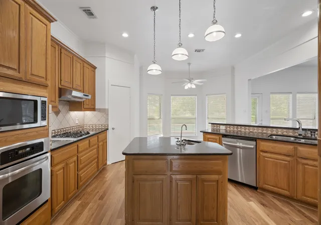 Photo 4 of Sale Pending at 2113 Valley View Dr, Cedar Hill, TX 75104 | MLS# 21290365 | Listing updated on 2026-09-07