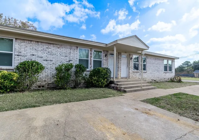 Photo 1 of Multi family home for sale at 309 311 Lilac Dr, Granbury, TX 76049 | MLS# 21289226 | Listing updated on 2026-09-14