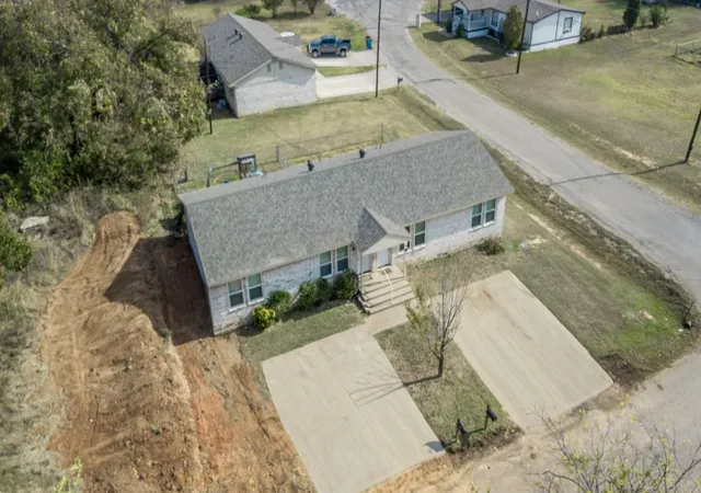 Photo 3 of Multi family home for sale at 309 311 Lilac Dr, Granbury, TX 76049 | MLS# 21289226 | Listing updated on 2026-09-14