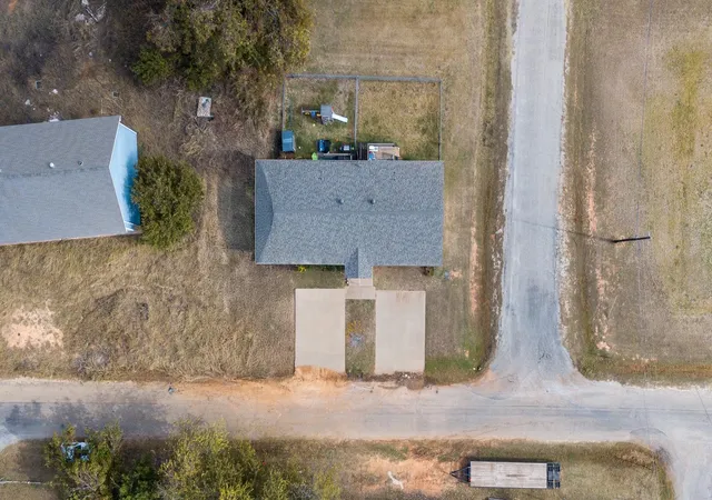 Photo 3 of House for sale at 309-311 Lilac Dr, Granbury, TX 76049 | MLS# 21289226 | Listing updated on 2026-09-30