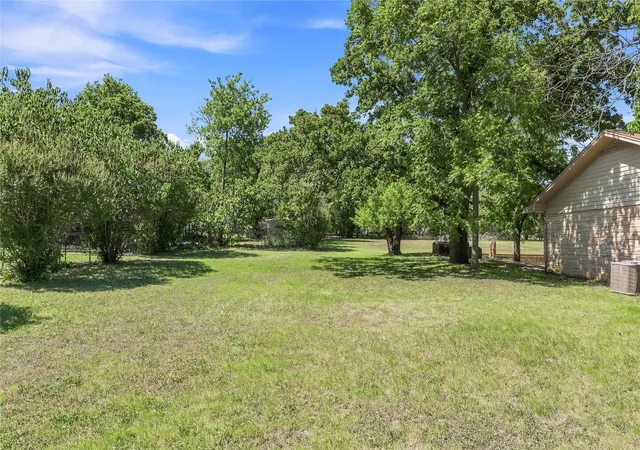 Photo 4 of Single family home for sale at 500 E Ham Ave, De Leon, TX 76444 | MLS# 21293510 | Listing updated on 2026-07-28