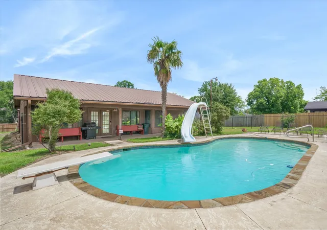 Photo 1 of Sale Pending at 599 S Oak St, Van, TX 75790 | MLS# 21293572 | Listing updated on 2026-09-13