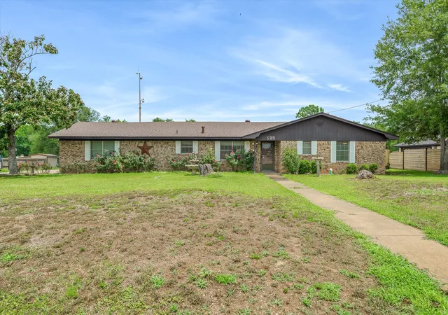 Photo 2 of Sale Pending at 599 S Oak St, Van, TX 75790 | MLS# 21293572 | Listing updated on 2026-09-13