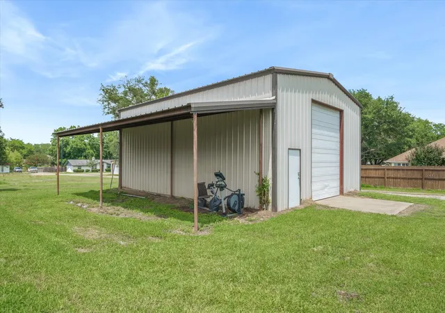Photo 40 of Sale Pending at 599 S Oak St, Van, TX 75790 | MLS# 21293572 | Listing updated on 2026-09-13