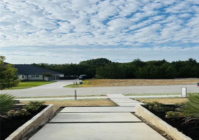 Photo 3 of Single family home for sale at 231 St Andrews Dr, Rockwall, TX 75032 | MLS# 21235443 | Listing updated on 2026-09-11