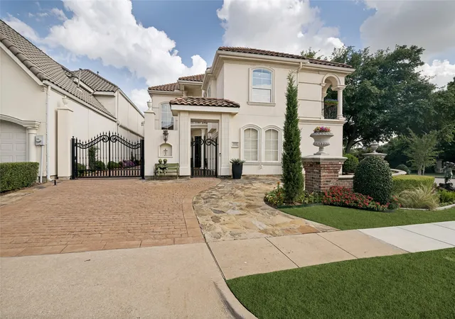 Photo 4 of Single family home for sale at 5528 Gleneagles Dr, Plano, TX 75093 | MLS# 21291733 | Listing updated on 2026-09-11