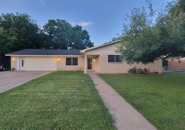 Photo 1 of Single family home for sale at 243 Weldon Dr, Woodway, TX 76712 | MLS# 21293027 | Listing updated on 2026-09-10