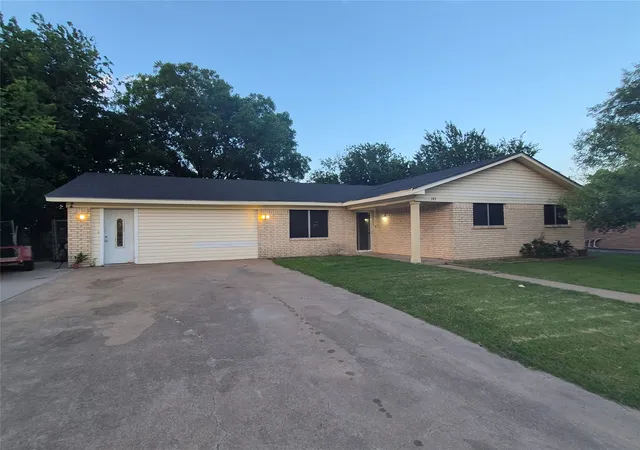 Photo 2 of Single family home for sale at 243 Weldon Dr, Woodway, TX 76712 | MLS# 21293027 | Listing updated on 2026-09-10