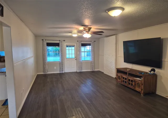 Photo 3 of Single family home for sale at 243 Weldon Dr, Woodway, TX 76712 | MLS# 21293027 | Listing updated on 2026-09-10