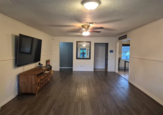 Photo 3 of Single family home for sale at 243 Weldon Dr, Woodway, TX 76712 | MLS# 21293027 | Listing updated on 2026-09-10