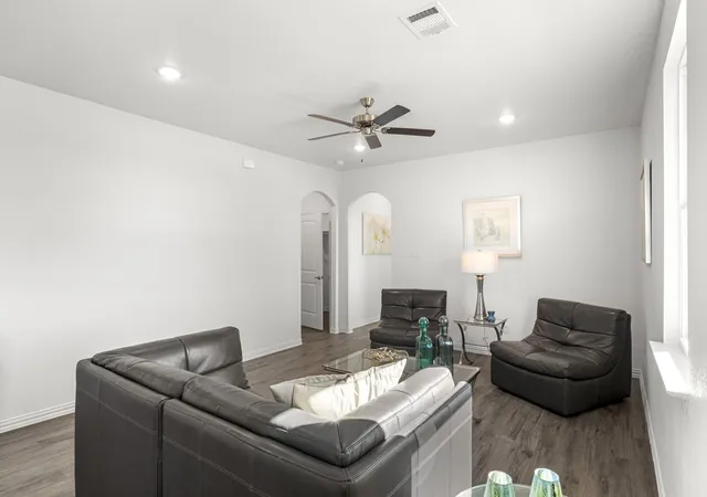 Photo 3 of Single family home for sale at 1541 Grimmauld Pl, Waxahachie, TX 75165 | MLS# 21293697 | Listing updated on 2026-09-15