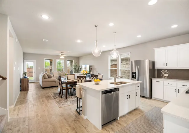 Photo 3 of Single family home for sale at 321 Pasture Dr, Midlothian, TX 76065 | MLS# 21290943 | Listing updated on 2026-09-10