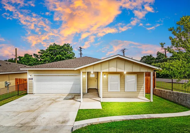 Photo 1 of Single family home for sale at 2963 Simpson Stuart Rd, Dallas, TX 75241 | MLS# 21293622 | Listing updated on 2026-09-10