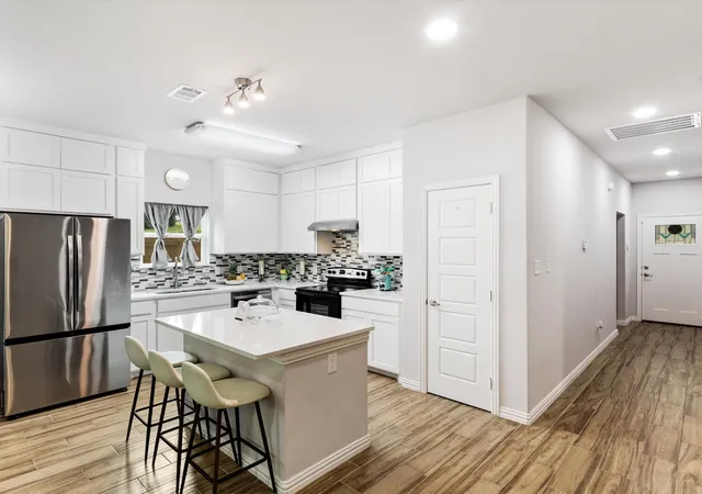 Photo 4 of Single family home for sale at 2963 Simpson Stuart Rd, Dallas, TX 75241 | MLS# 21293622 | Listing updated on 2026-09-10