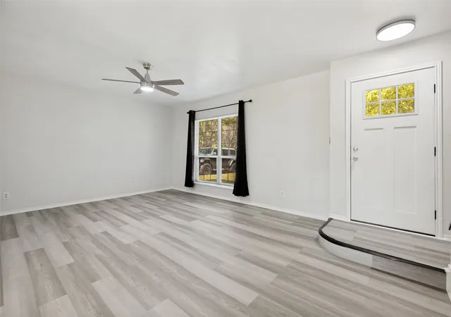 Photo 3 of Single family home for sale at 709 N Madison Ave, Dallas, TX 75208 | MLS# 21293720 | Listing updated on 2026-09-11