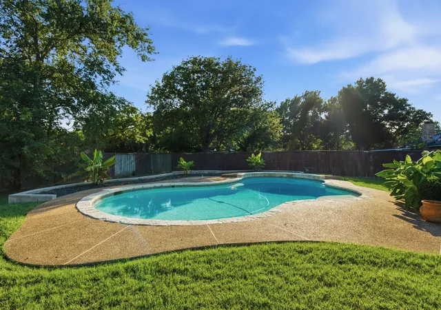 Photo 1 of Sale Pending at 8516 Crestview Dr, North Richland Hills, TX 76182 | MLS# 21293771 | Listing updated on 2026-09-18