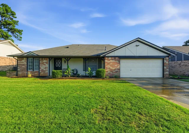 Photo 2 of Sale Pending at 8516 Crestview Dr, North Richland Hills, TX 76182 | MLS# 21293771 | Listing updated on 2026-09-18
