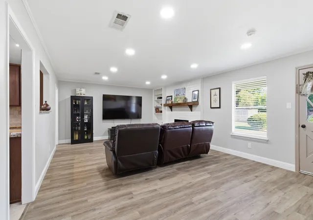 Photo 4 of Sale Pending at 8516 Crestview Dr, North Richland Hills, TX 76182 | MLS# 21293771 | Listing updated on 2026-09-18