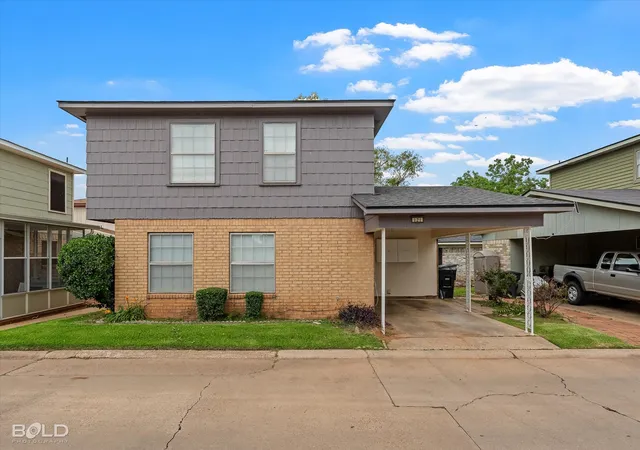 Photo 1 of Townhouse for sale at 121 Carriage Square Dr, Bossier City, LA 71112 | MLS# 21290735 | Listing updated on 2026-08-02
