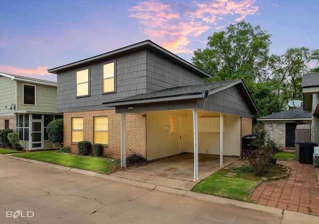 Photo 2 of Townhouse for sale at 121 Carriage Square Dr, Bossier City, LA 71112 | MLS# 21290735 | Listing updated on 2026-08-02