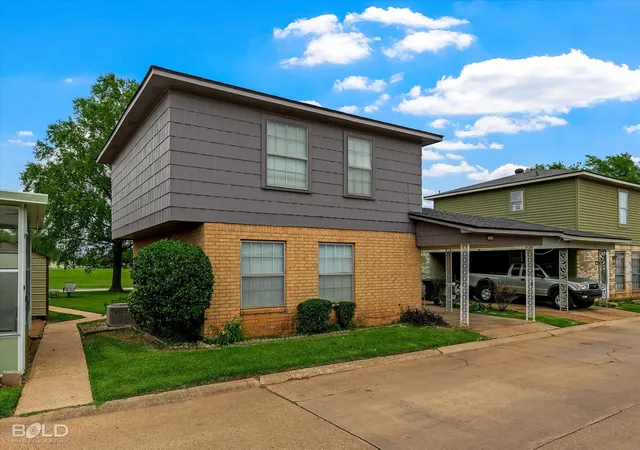 Photo 3 of Townhouse for sale at 121 Carriage Square Dr, Bossier City, LA 71112 | MLS# 21290735 | Listing updated on 2026-08-02