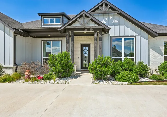 Photo 3 of Single family home for sale at 6517 Leo Ln, Godley, TX 76044 | MLS# 21293429 | Listing updated on 2026-09-12