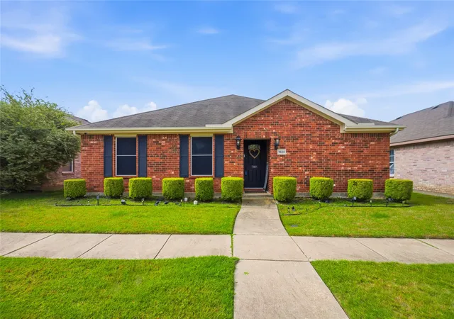 Photo 1 of Single family home for sale at 1936 Rosa Parks Blvd, Lancaster, TX 75146 | MLS# 21293848 | Listing updated on 2026-08-01