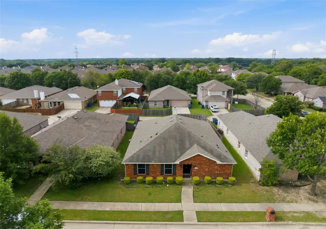 Photo 3 of Single family home for sale at 1936 Rosa Parks Blvd, Lancaster, TX 75146 | MLS# 21293848 | Listing updated on 2026-08-01