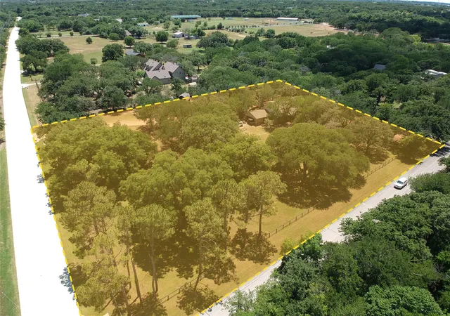 Photo 3 of Single family home for sale at 525 Estates Dr, Lewisville, TX 75077 | MLS# 21291134 | Listing updated on 2026-09-09