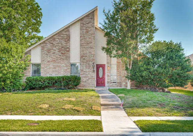 Photo 1 of Single family home for sale at 2013 Arles Ln, Carrollton, TX 75007 | MLS# 21293924 | Listing updated on 2026-09-14