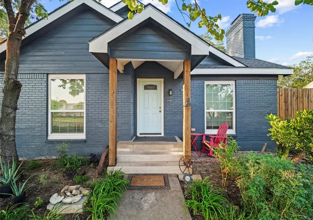 Photo 1 of Single family home for sale at 2522 W Jefferson Blvd, Dallas, TX 75211 | MLS# 21294056 | Listing updated on 2026-09-10
