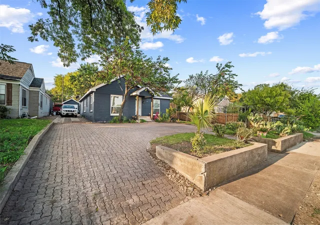 Photo 3 of Single family home for sale at 2522 W Jefferson Blvd, Dallas, TX 75211 | MLS# 21294056 | Listing updated on 2026-09-10