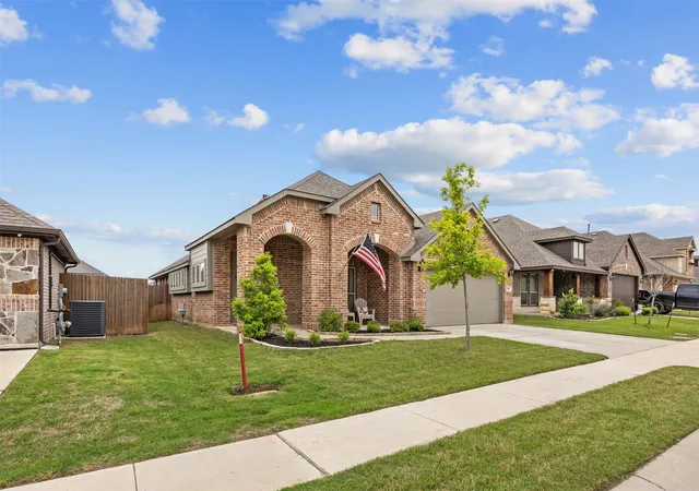 Photo 3 of Single family home for sale at 1084 Imperial Eagle Rd, Alvarado, TX 76009 | MLS# 21294023 | Listing updated on 2026-08-01