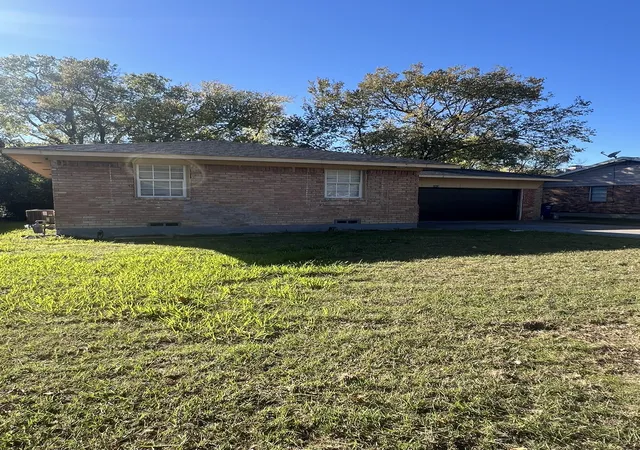 Photo 1 of Single family home for sale at 2419 N Prairie Creek Rd, Dallas, TX 75227 | MLS# 21294008 | Listing updated on 2026-09-15