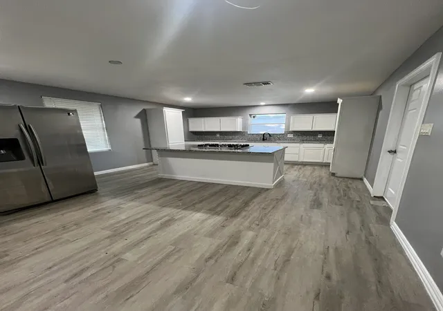Photo 4 of Single family home for sale at 2419 N Prairie Creek Rd, Dallas, TX 75227 | MLS# 21294008 | Listing updated on 2026-09-15