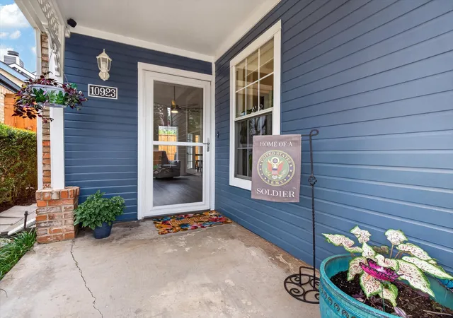 Photo 3 of Sale Pending at 10923 Gable Cir, Dallas, TX 75229 | MLS# 21286933 | Listing updated on 2026-07-31